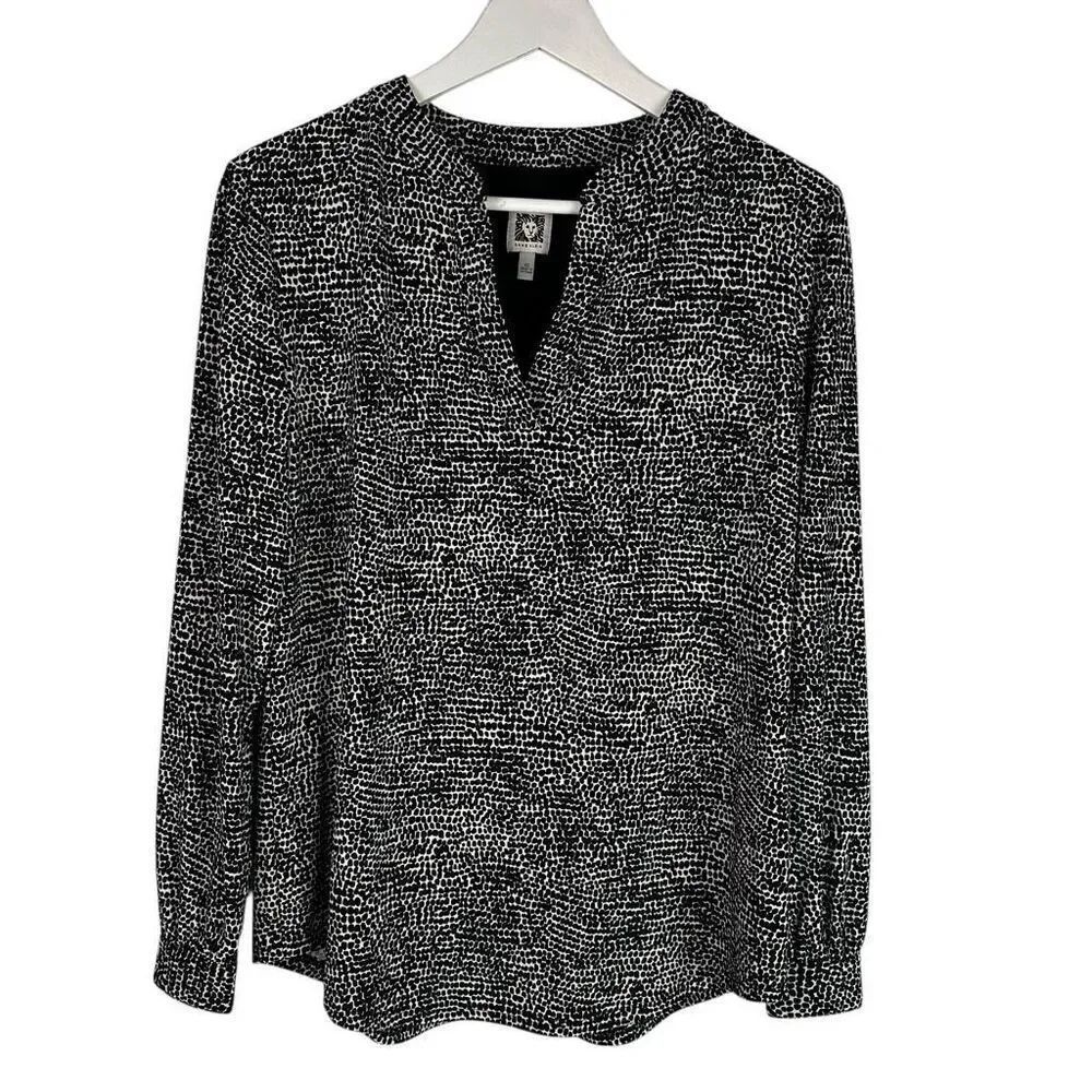 Anne Klein Women's XS Long Sleeve Cream Black V-Neck Top
